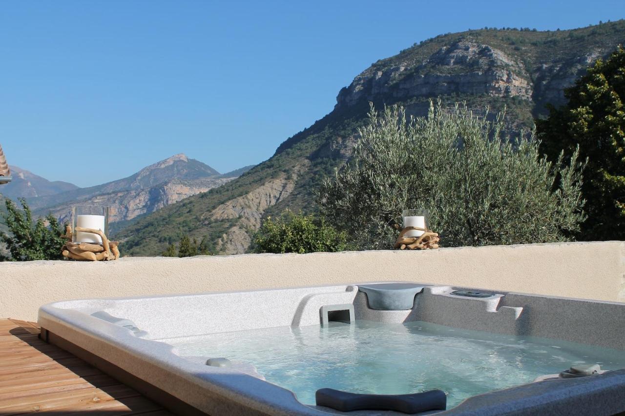 Bed and Breakfast Entre Terre Et Ciel Rémuzat Esterno foto