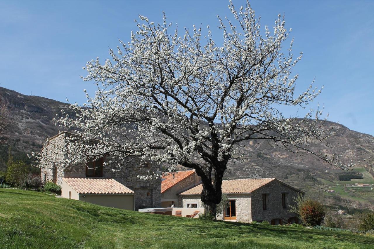 Bed and Breakfast Entre Terre Et Ciel Rémuzat Esterno foto